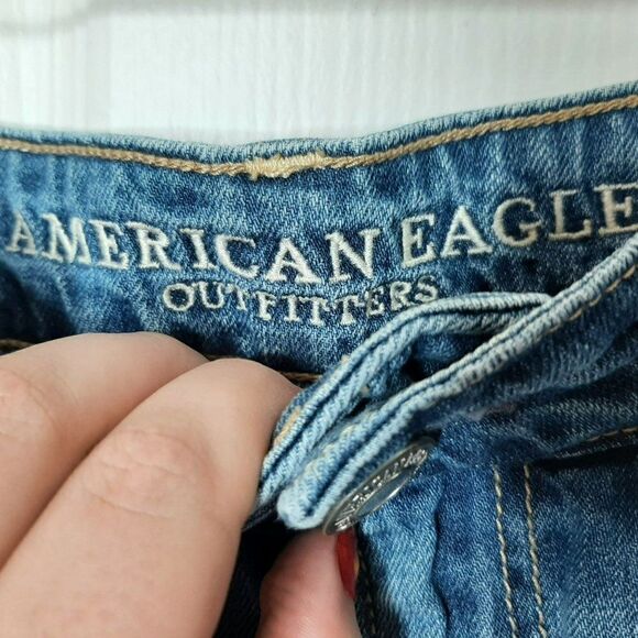 American Eagle Tomgirl Distressed Jean Shorts sz 4 - Picture 5 of 7